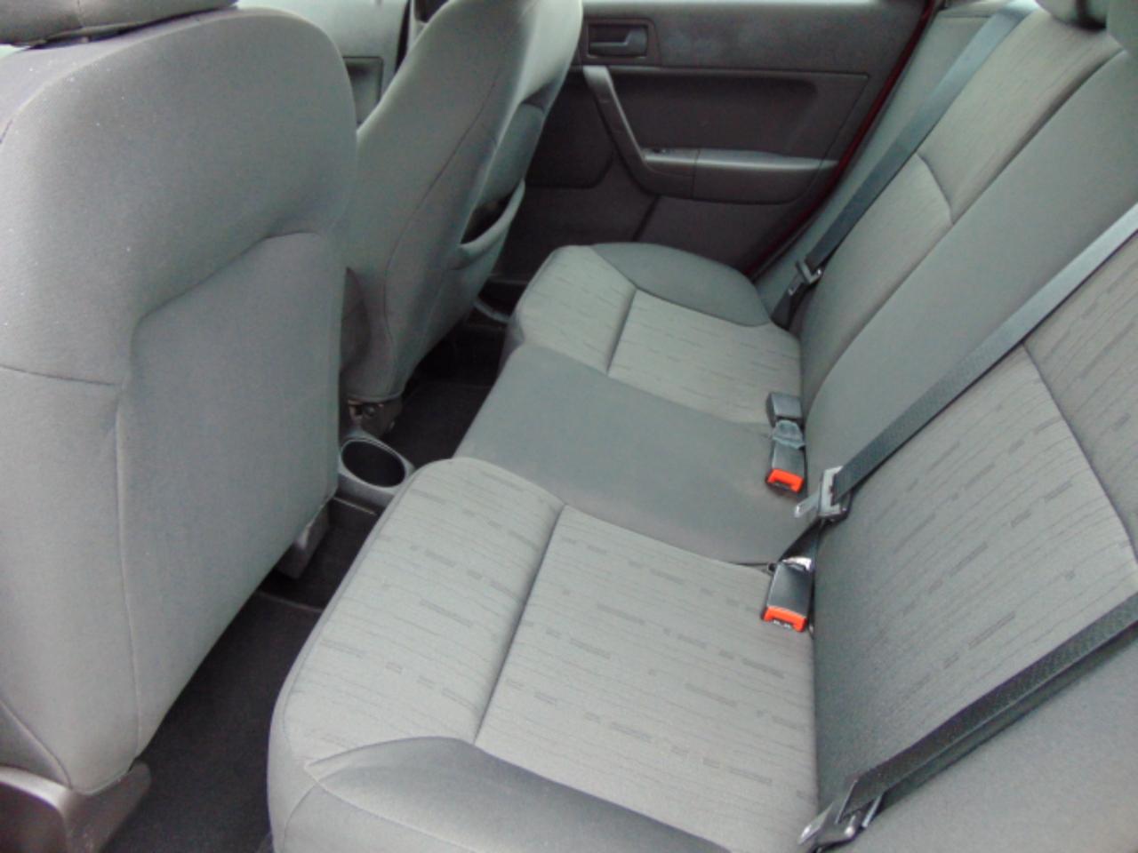 Ford Focus SE Sedan 2011