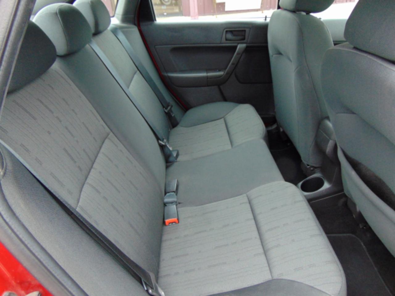 Ford Focus SE Sedan 2011