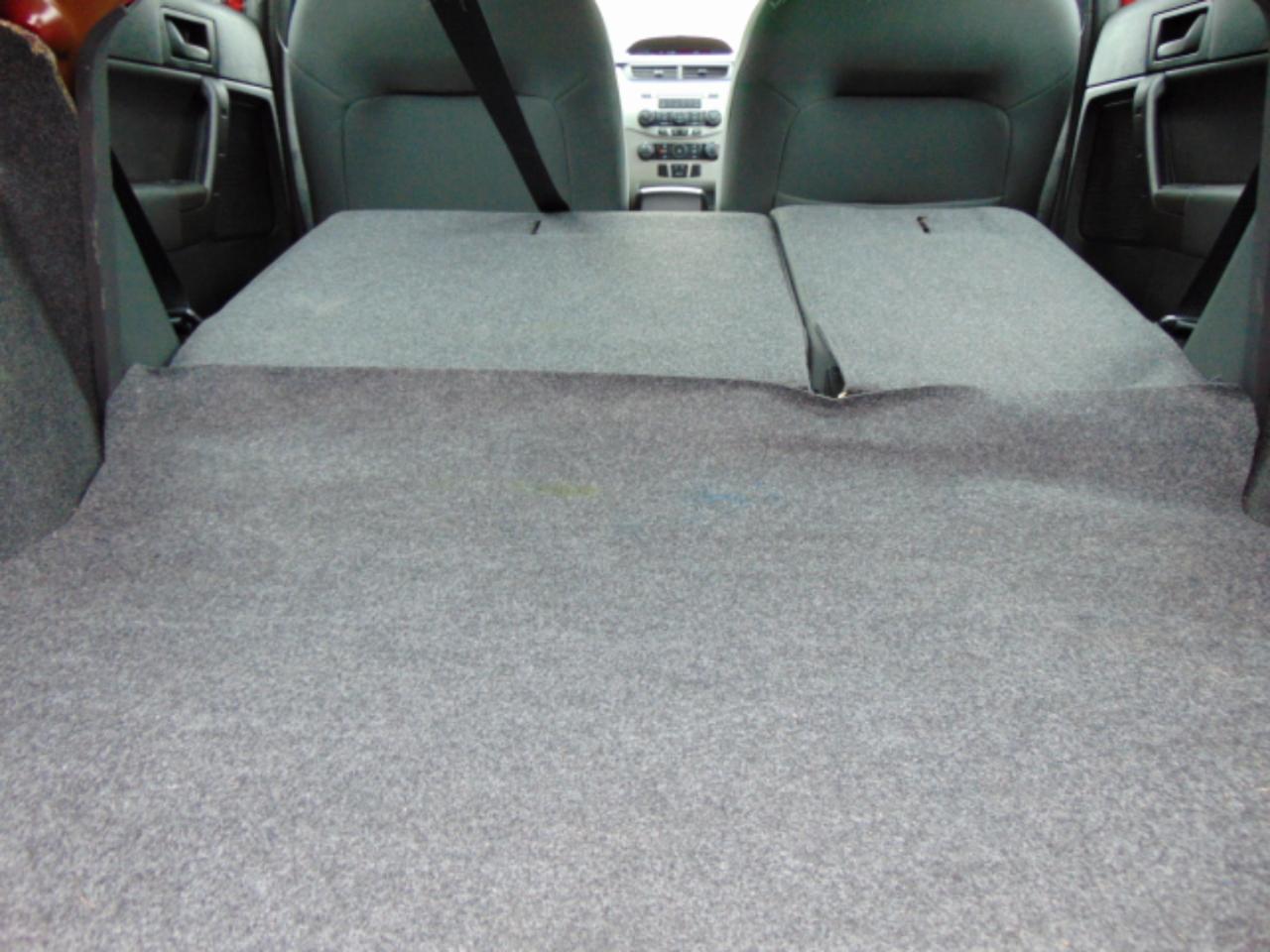 Ford Focus SE Sedan 2011