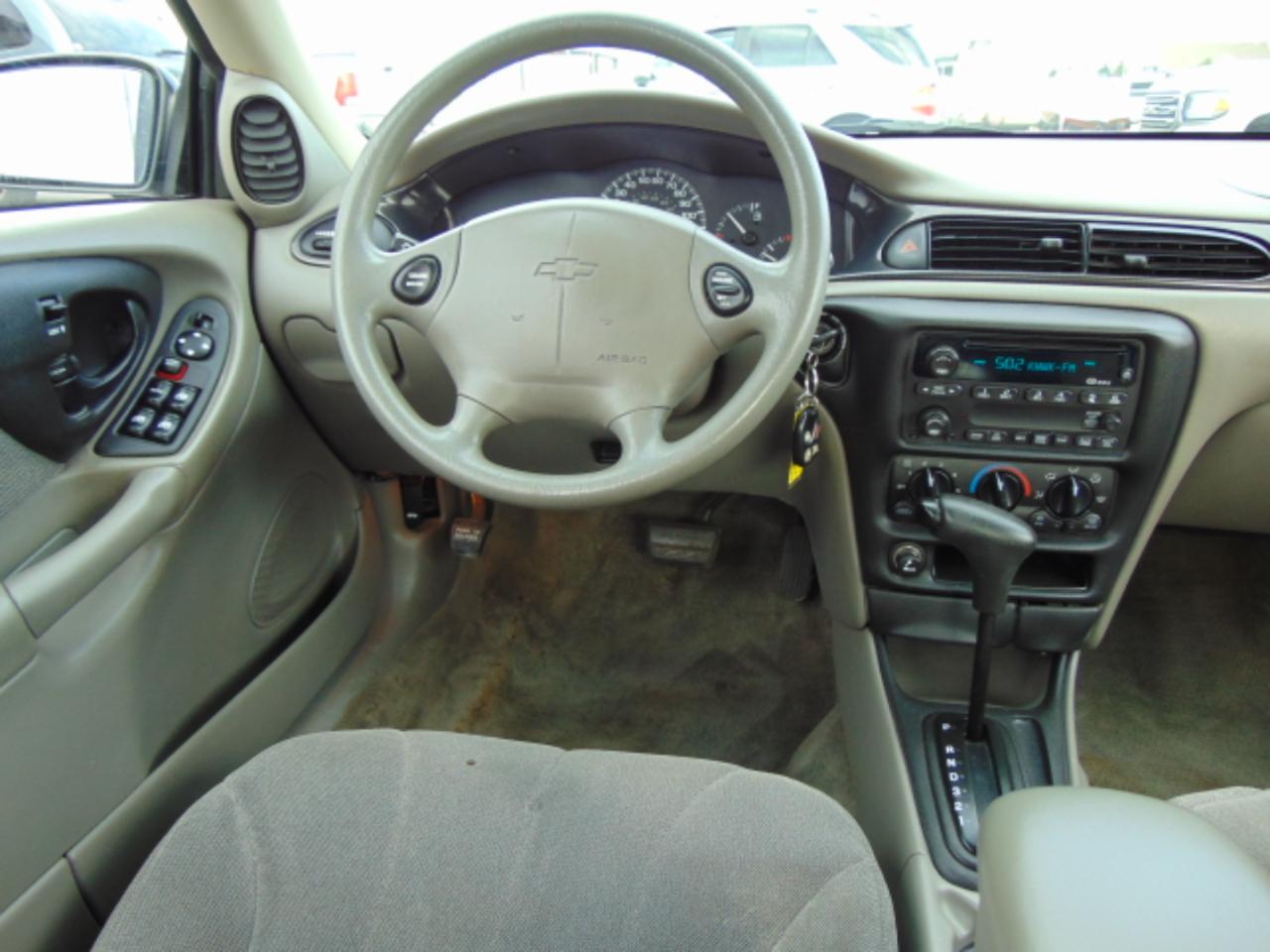 Chevrolet Malibu Base 2002