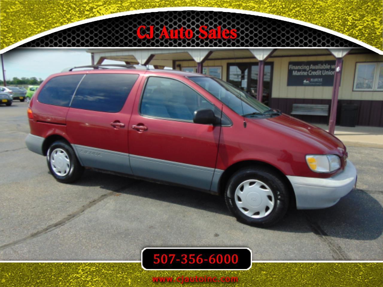 Toyota Sienna LE 4-Door 2000