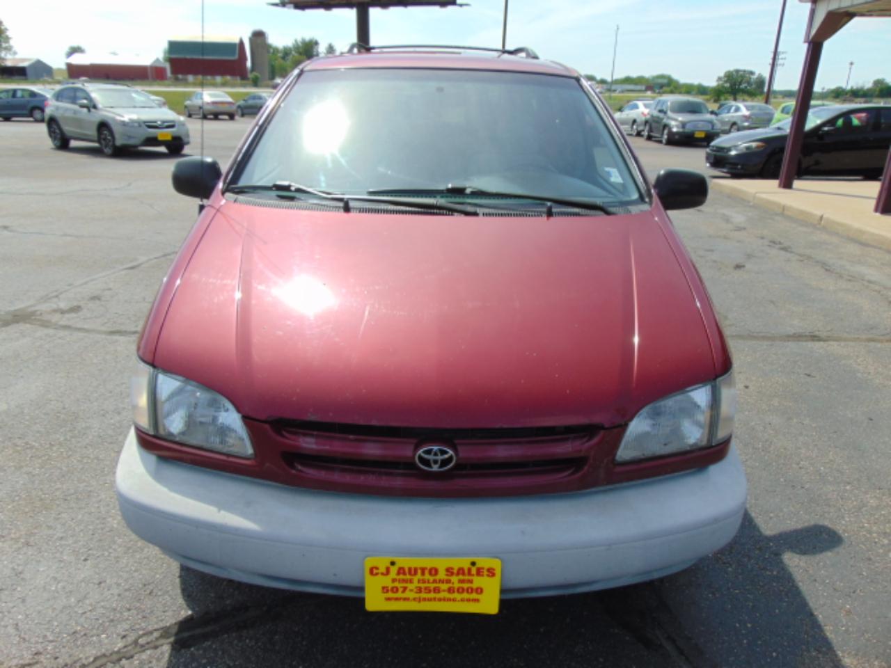 Toyota Sienna LE 4-Door 2000