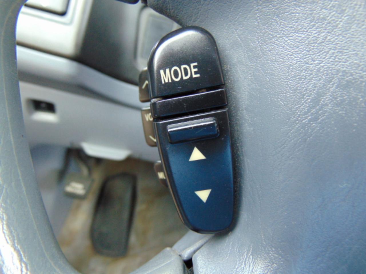 Toyota Sienna LE 4-Door 2000