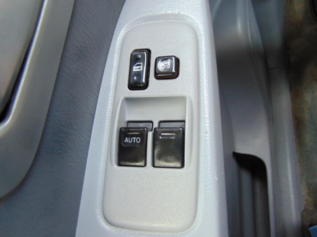 Toyota Sienna LE 4-Door 2000