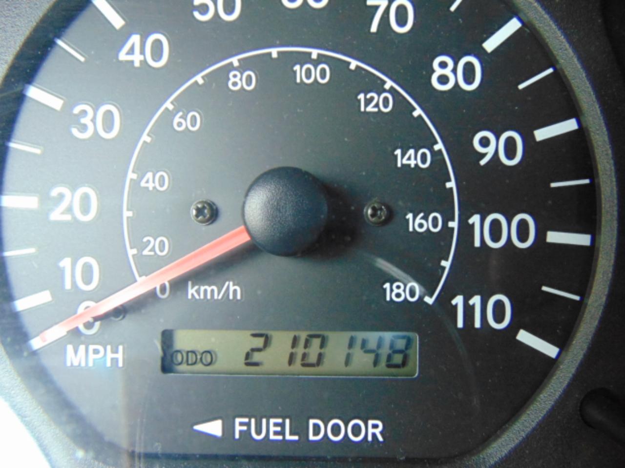 Toyota Sienna LE 4-Door 2000
