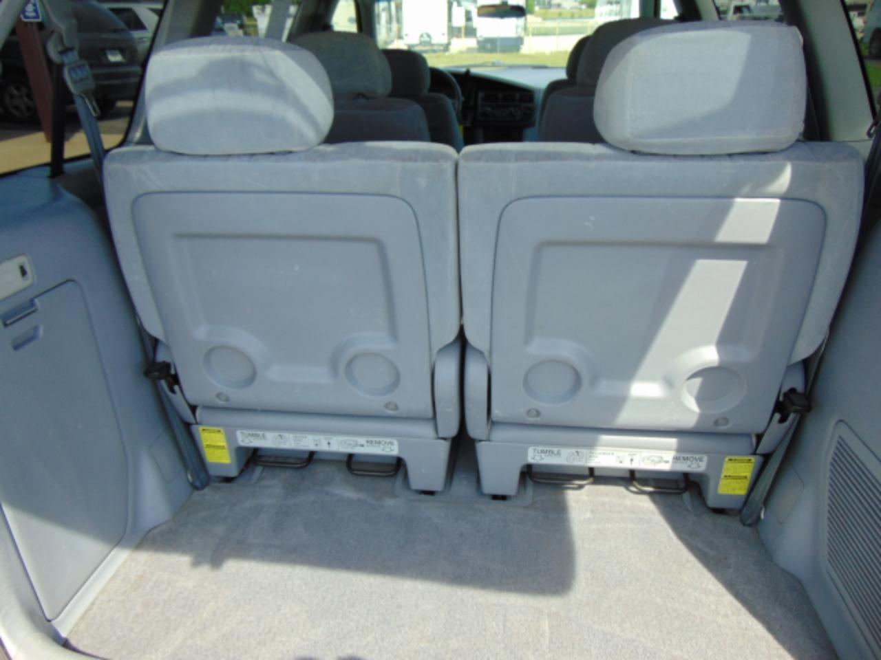 Toyota Sienna LE 4-Door 2000