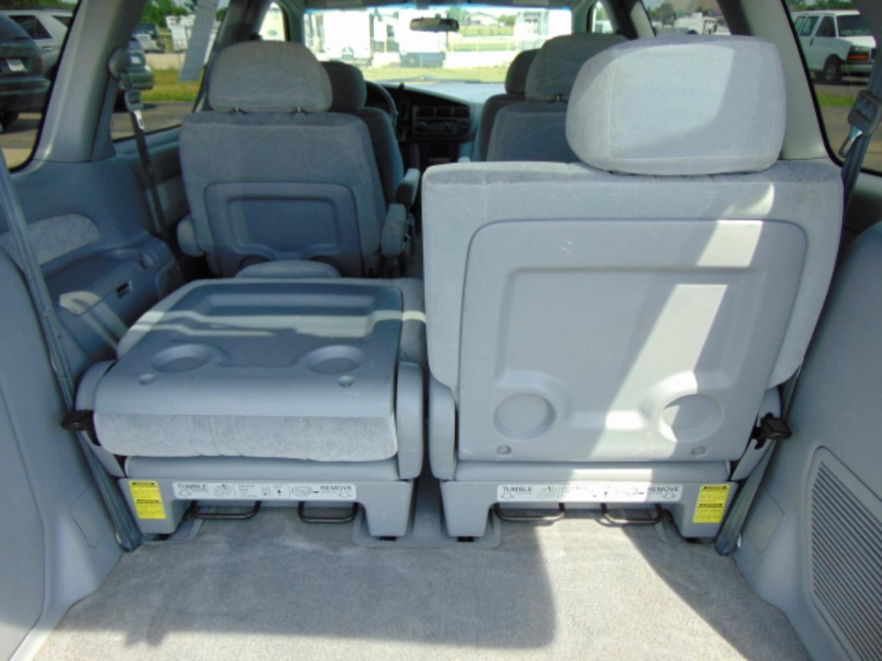 Toyota Sienna LE 4-Door 2000