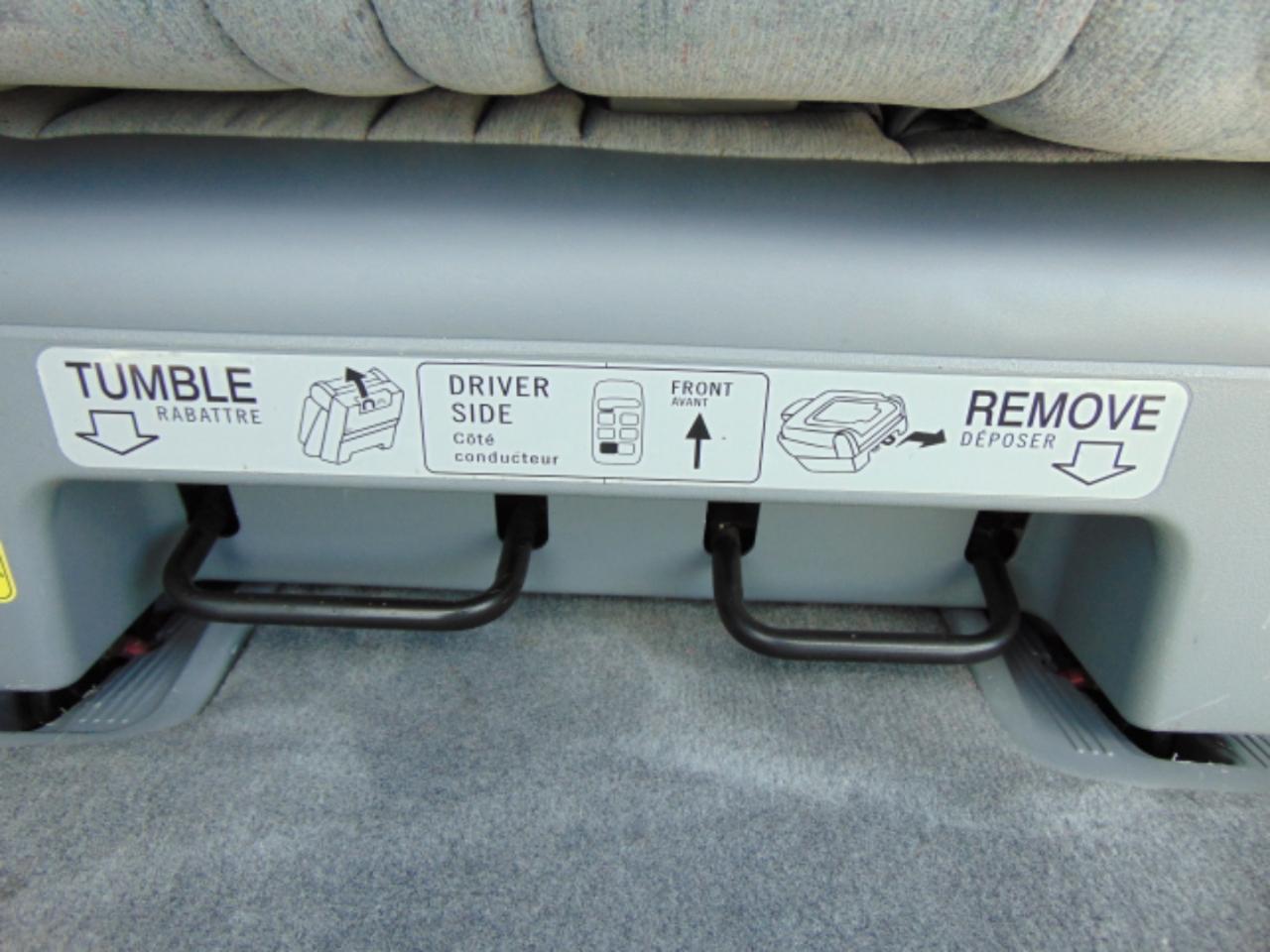 Toyota Sienna LE 4-Door 2000