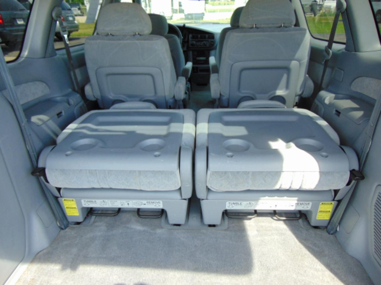 Toyota Sienna LE 4-Door 2000