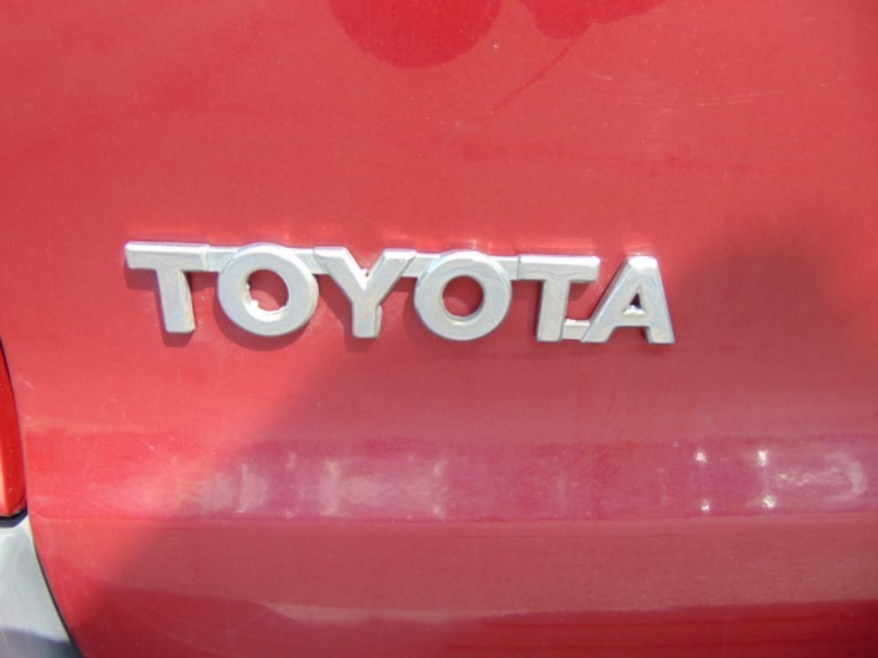 Toyota Sienna LE 4-Door 2000