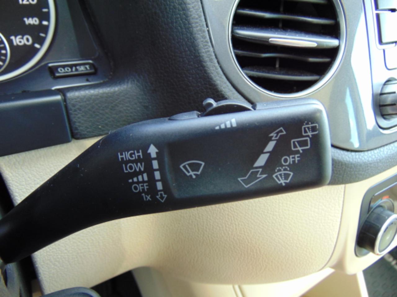 Volkswagen Tiguan  2012