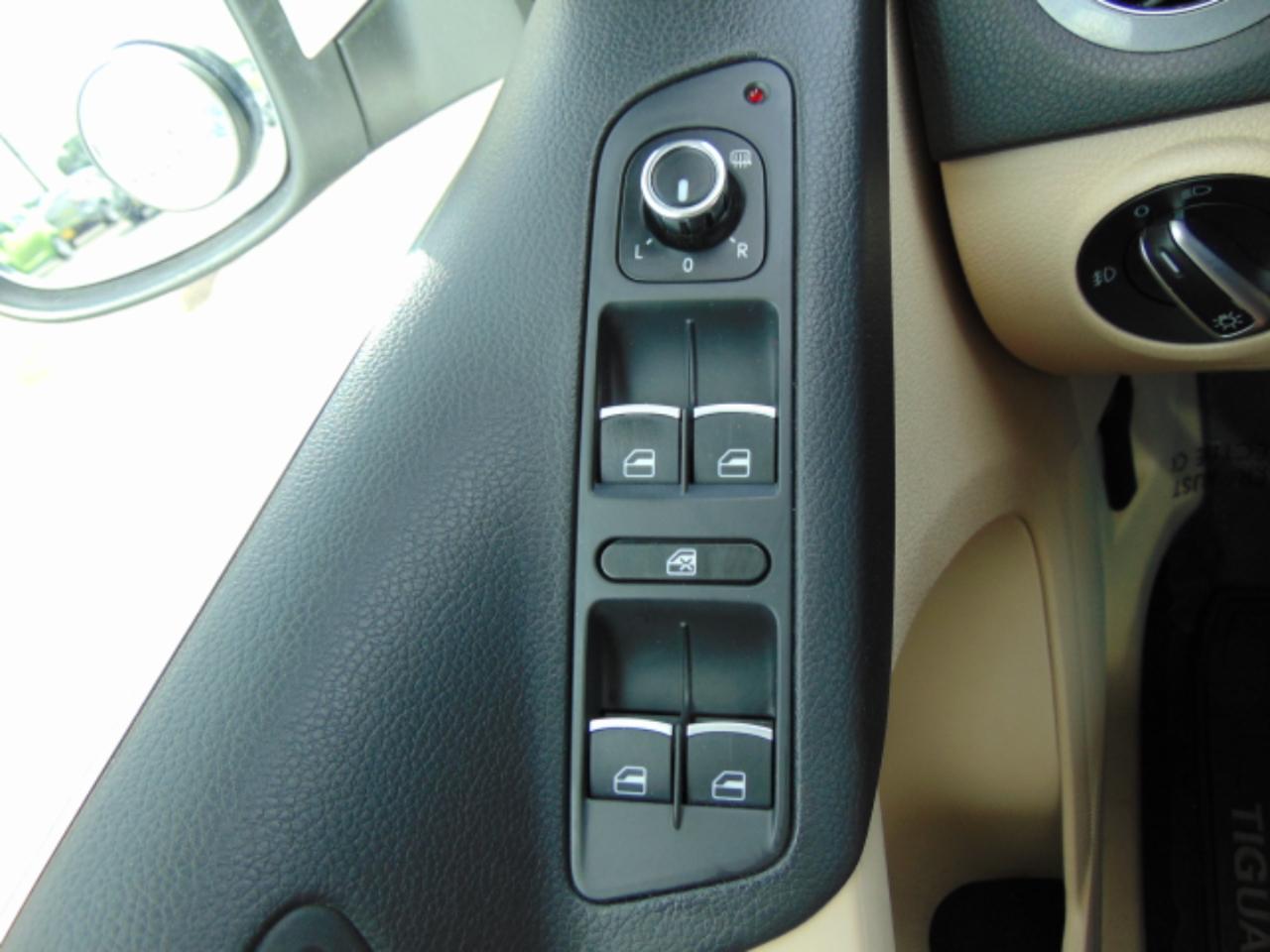 Volkswagen Tiguan  2012