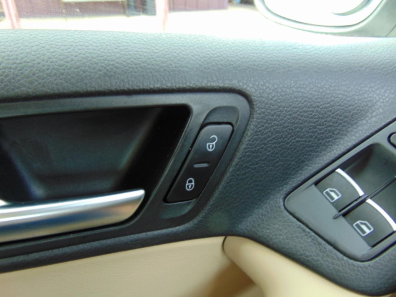 Volkswagen Tiguan  2012