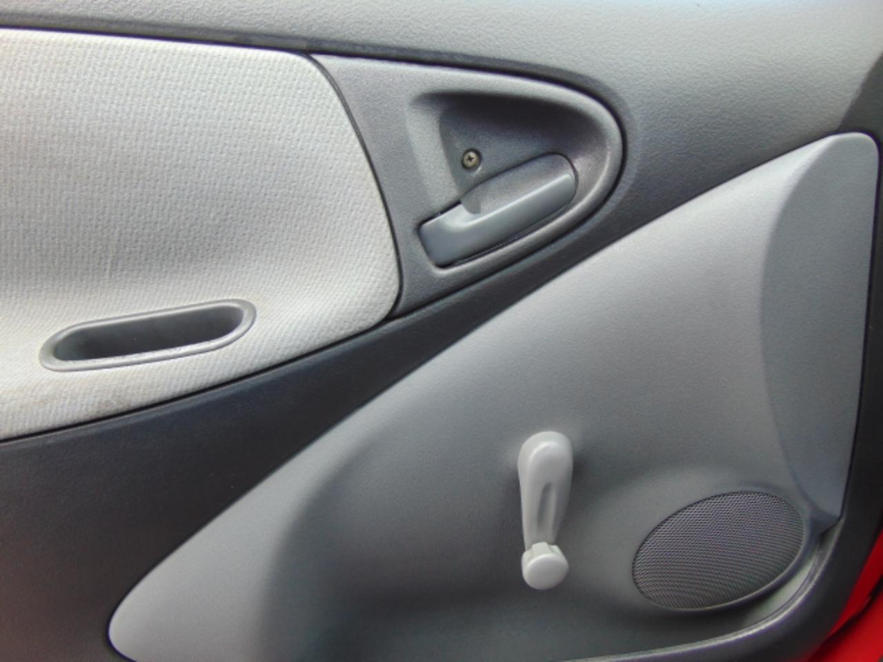 Toyota ECHO 2-Door Sedan 2002