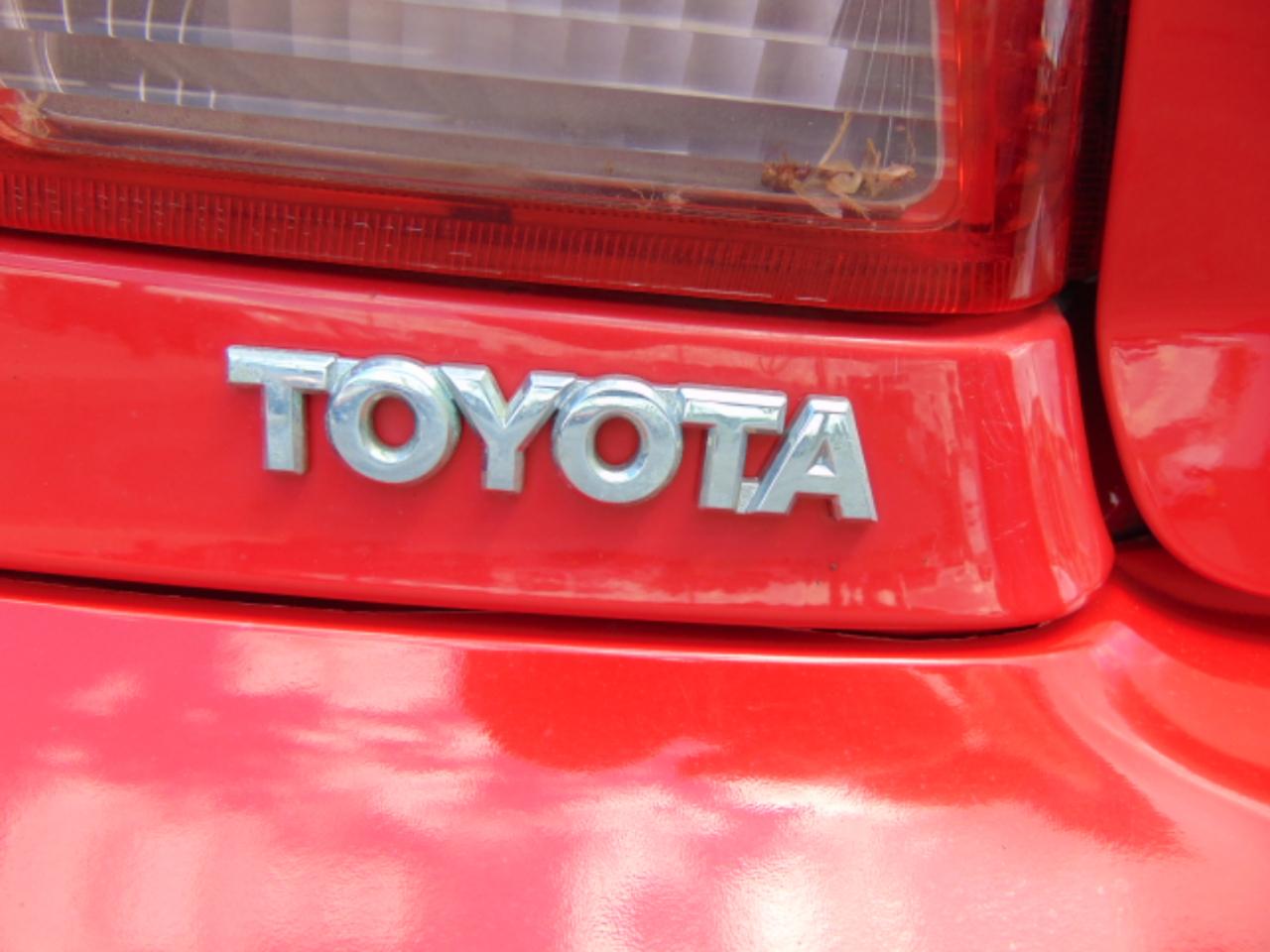 Toyota ECHO 2-Door Sedan 2002