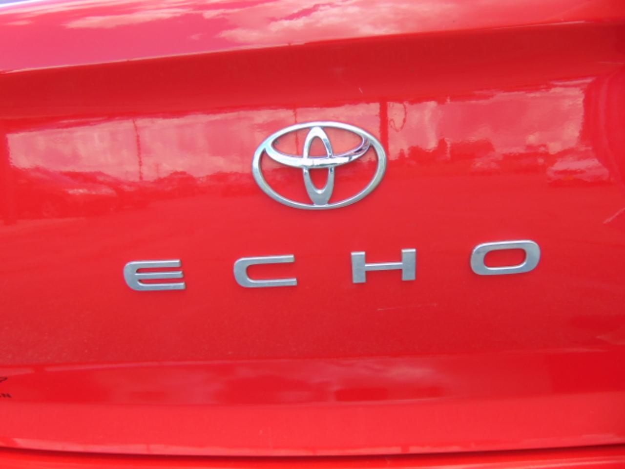 Toyota ECHO 2-Door Sedan 2002