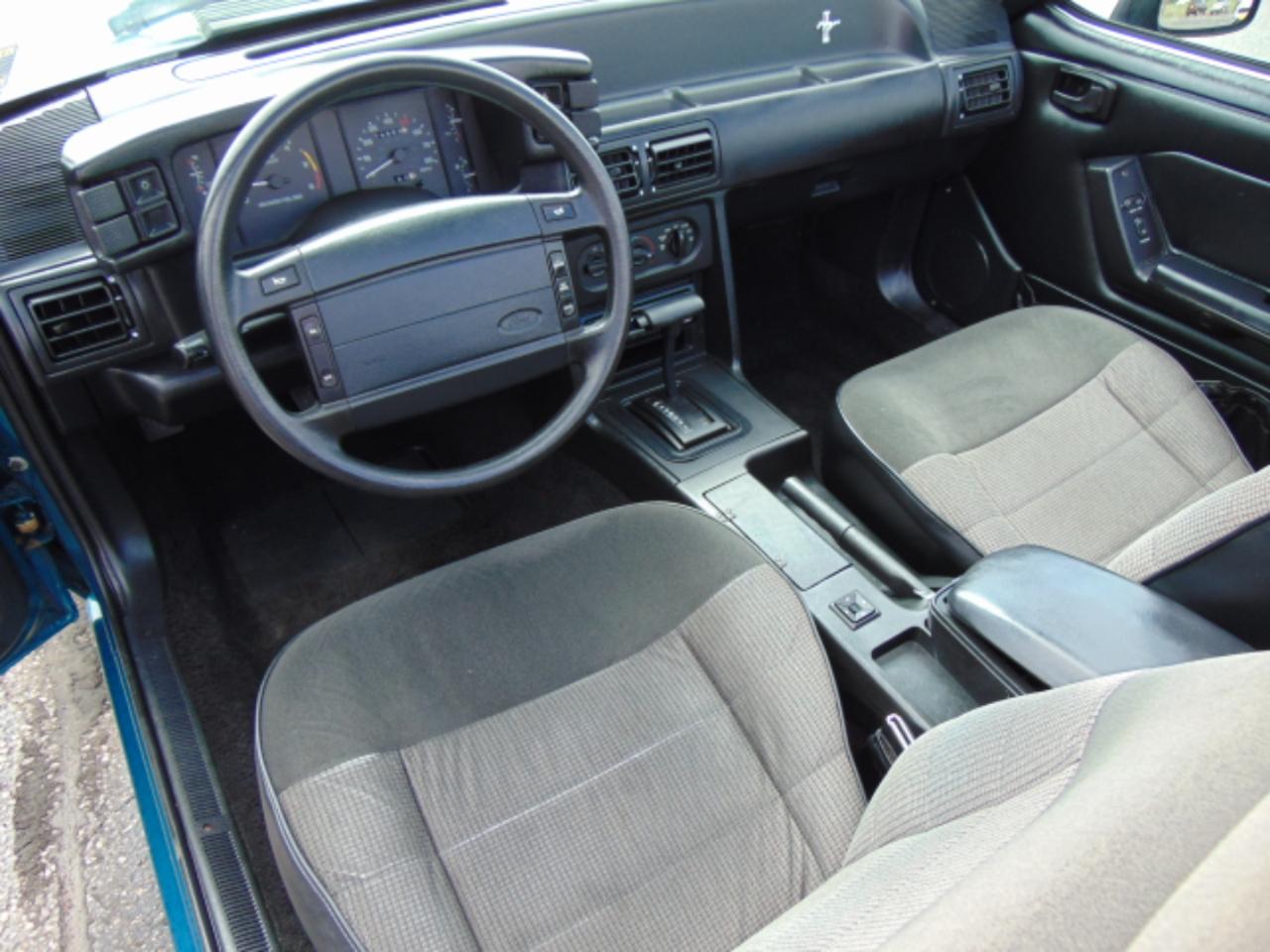 Ford Mustang LX convertible 1993