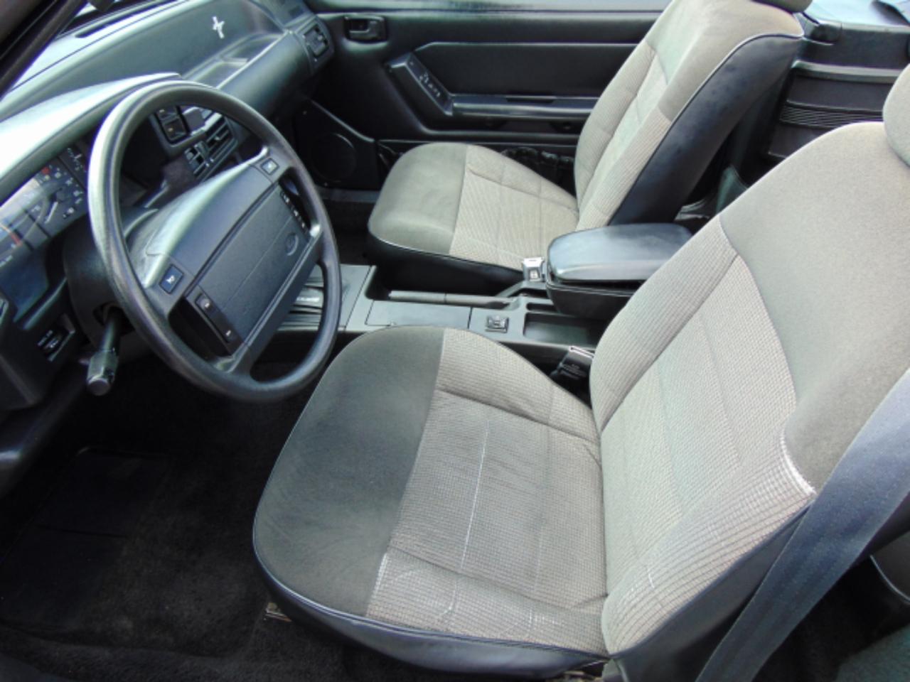 Ford Mustang LX convertible 1993