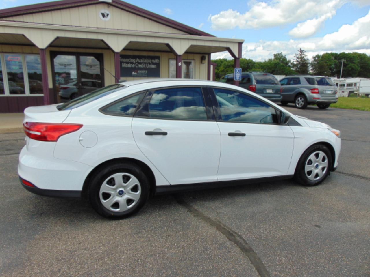 Ford Focus S Sedan 2017
