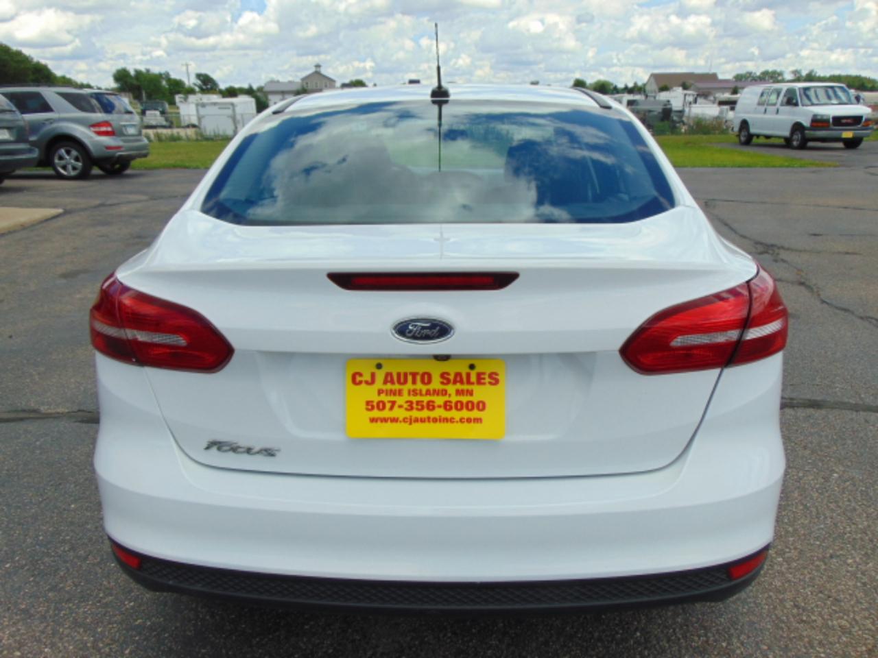 Ford Focus S Sedan 2017