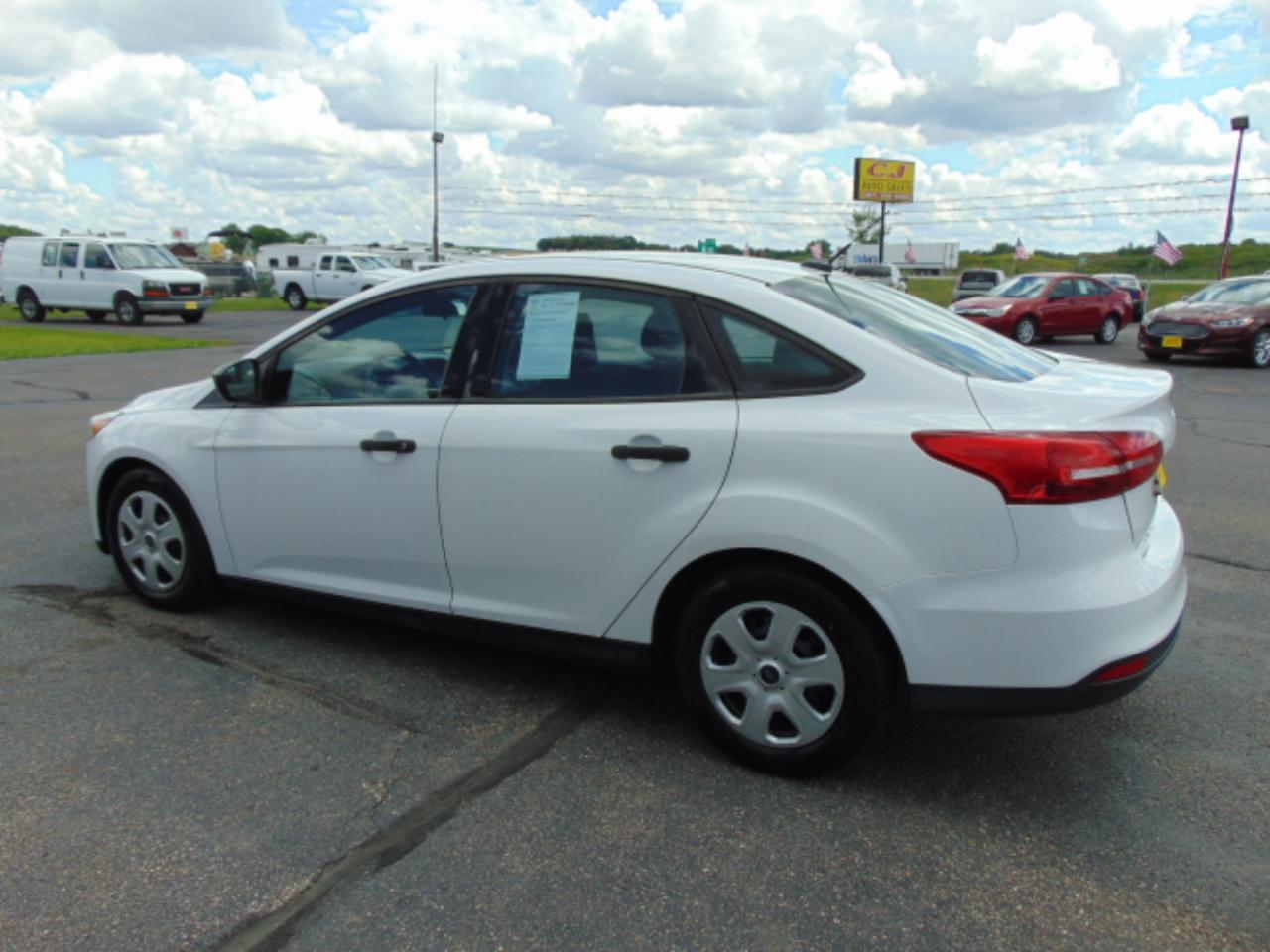 Ford Focus S Sedan 2017