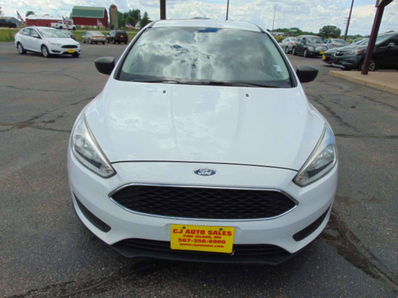 Ford Focus S Sedan 2017