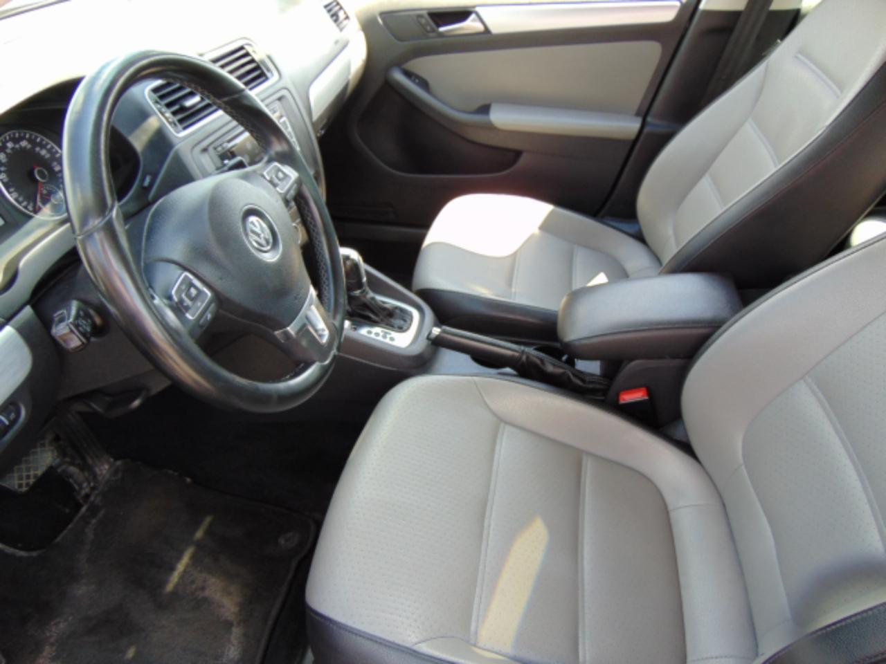 Volkswagen Jetta Hybrid Base 2013