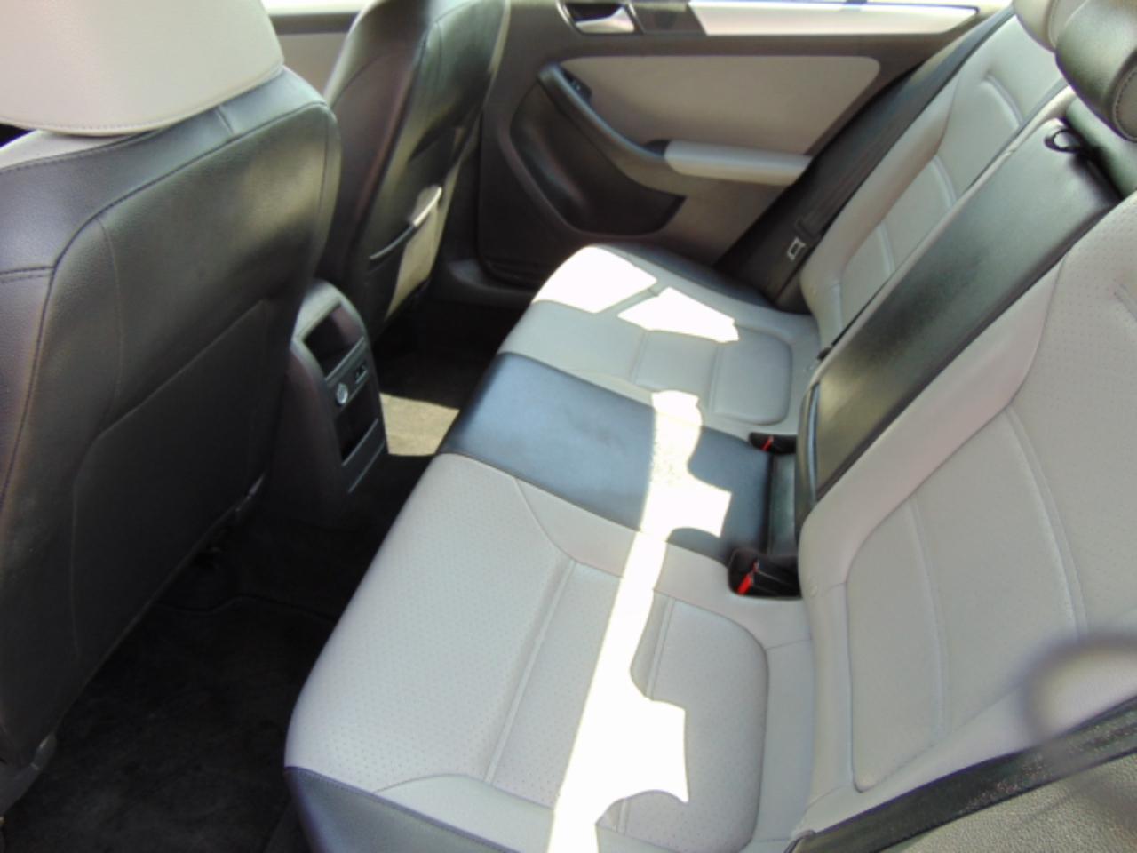 Volkswagen Jetta Hybrid Base 2013