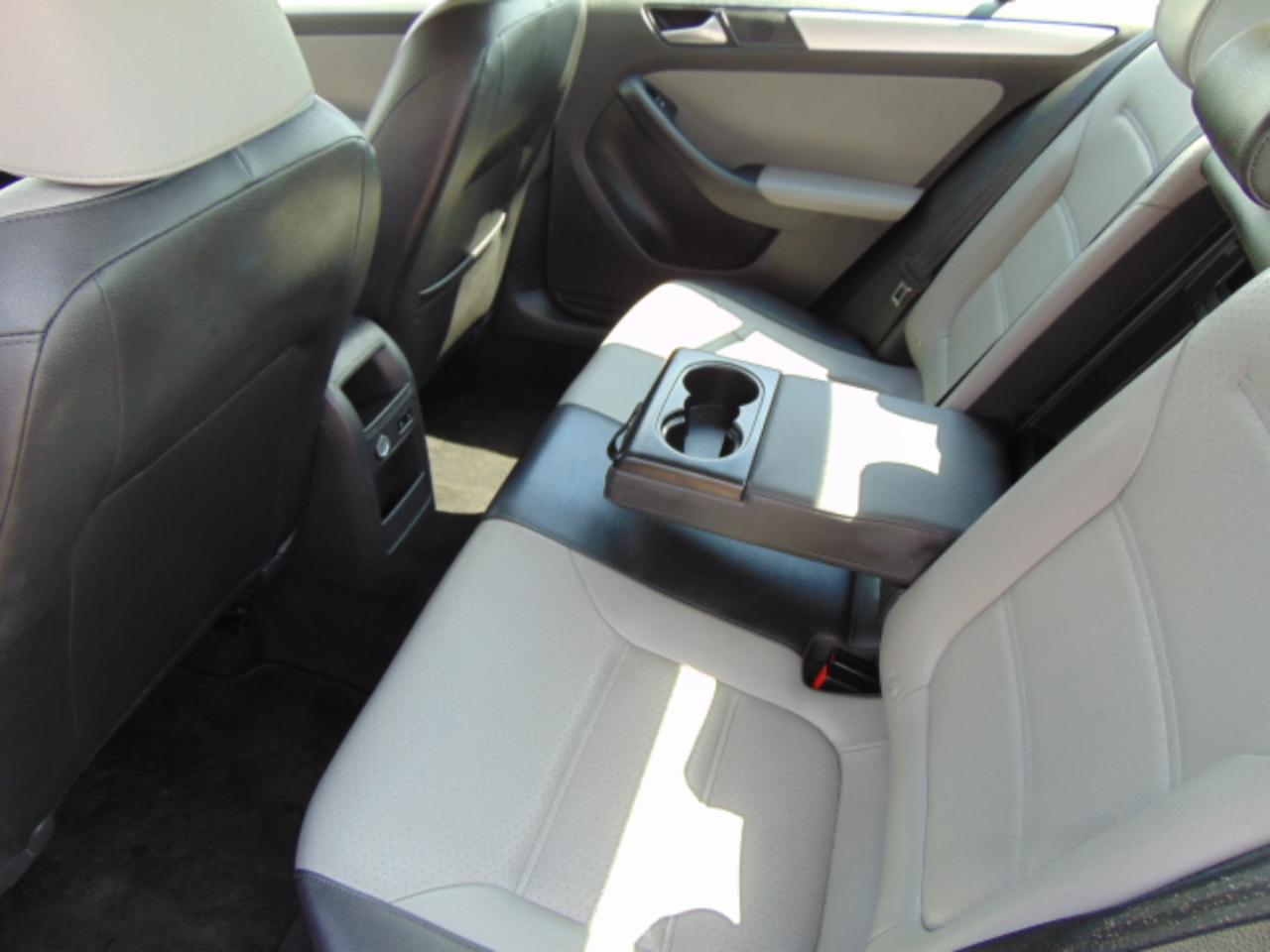 Volkswagen Jetta Hybrid Base 2013