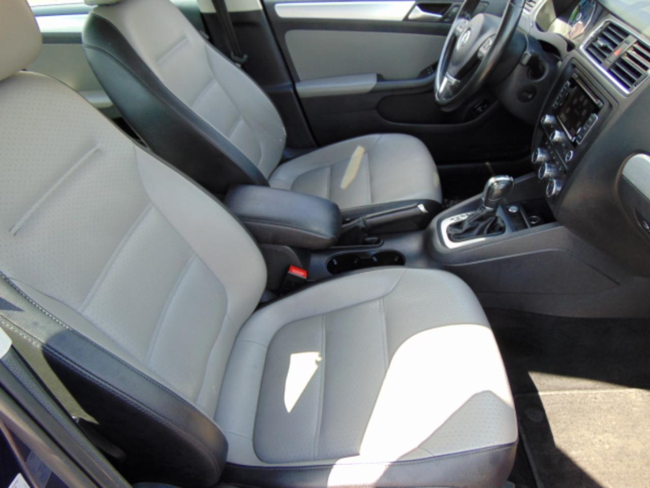 Volkswagen Jetta Hybrid Base 2013