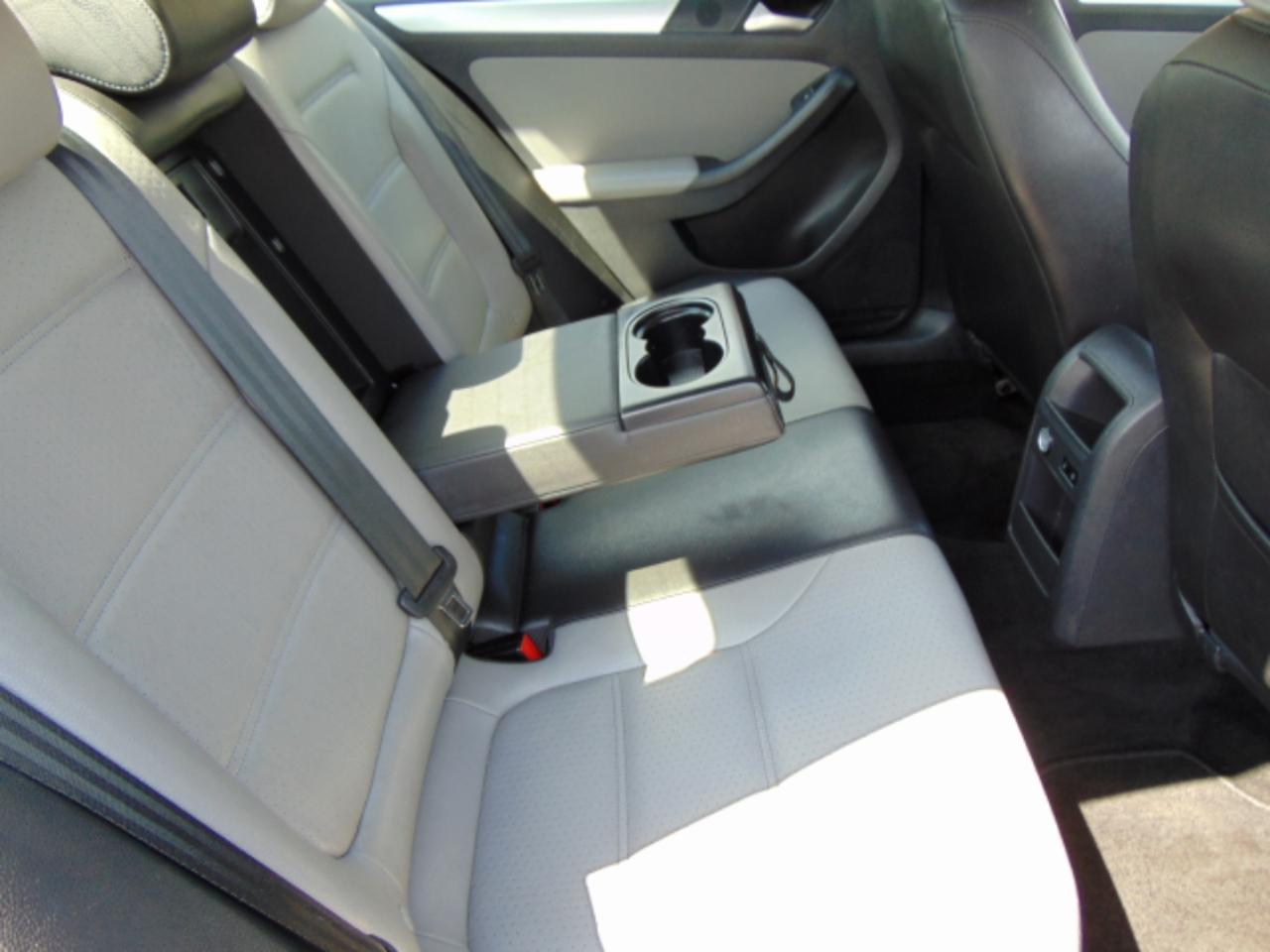 Volkswagen Jetta Hybrid Base 2013