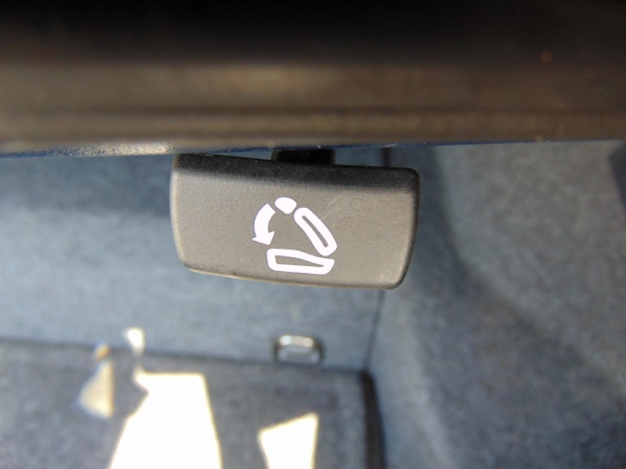 Volkswagen Jetta Hybrid Base 2013