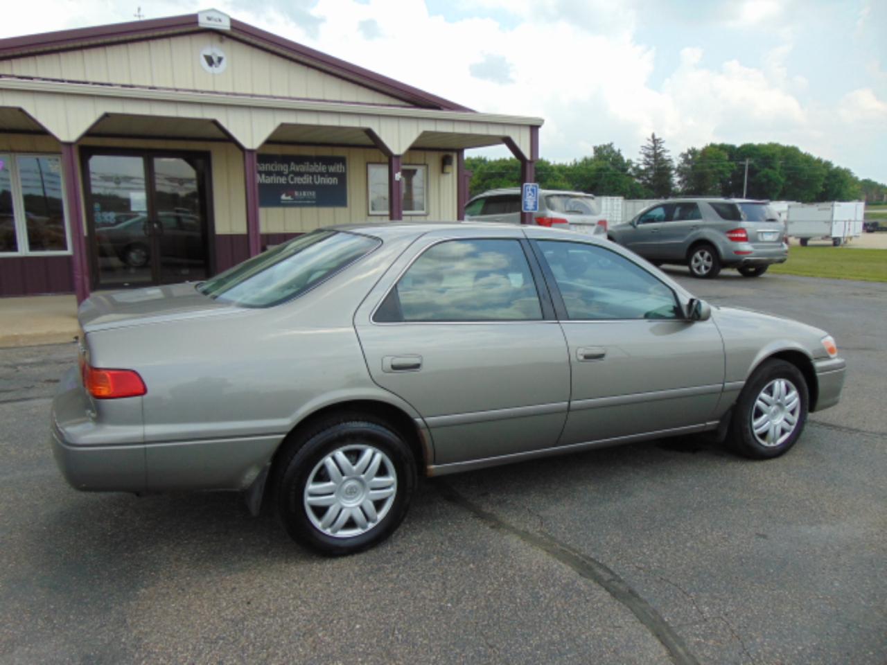 Toyota Camry LE 2001