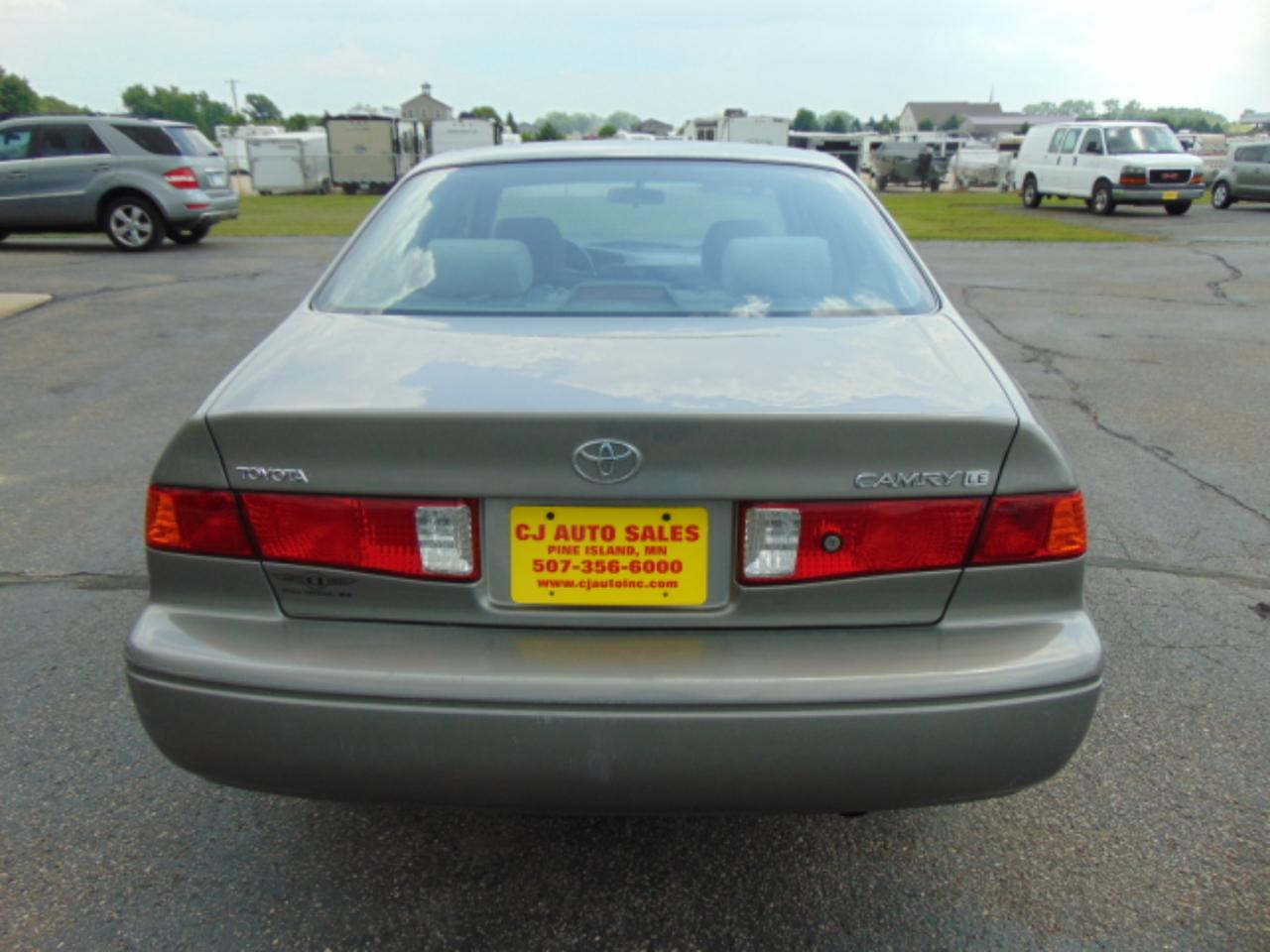 Toyota Camry LE 2001