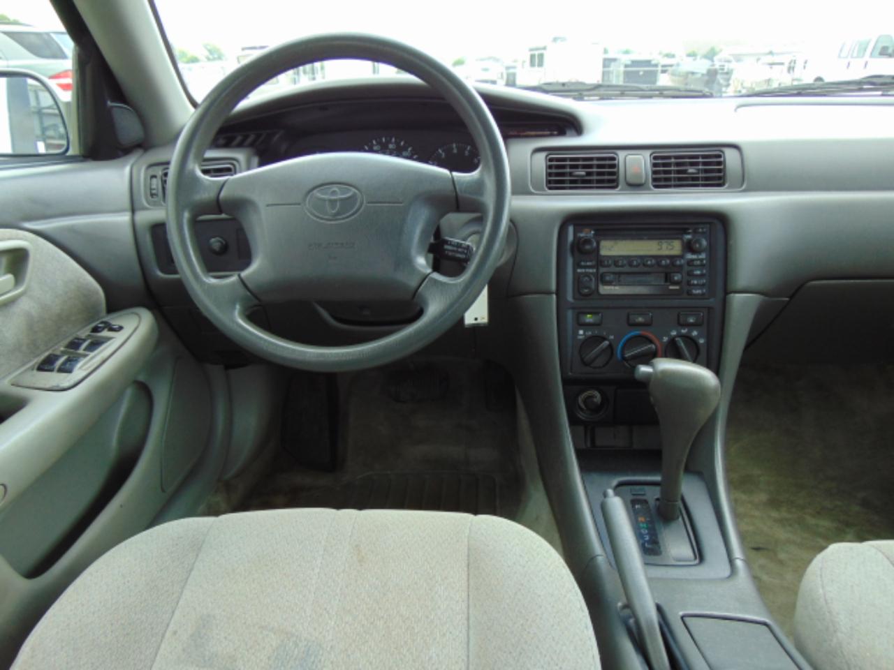 Toyota Camry LE 2001