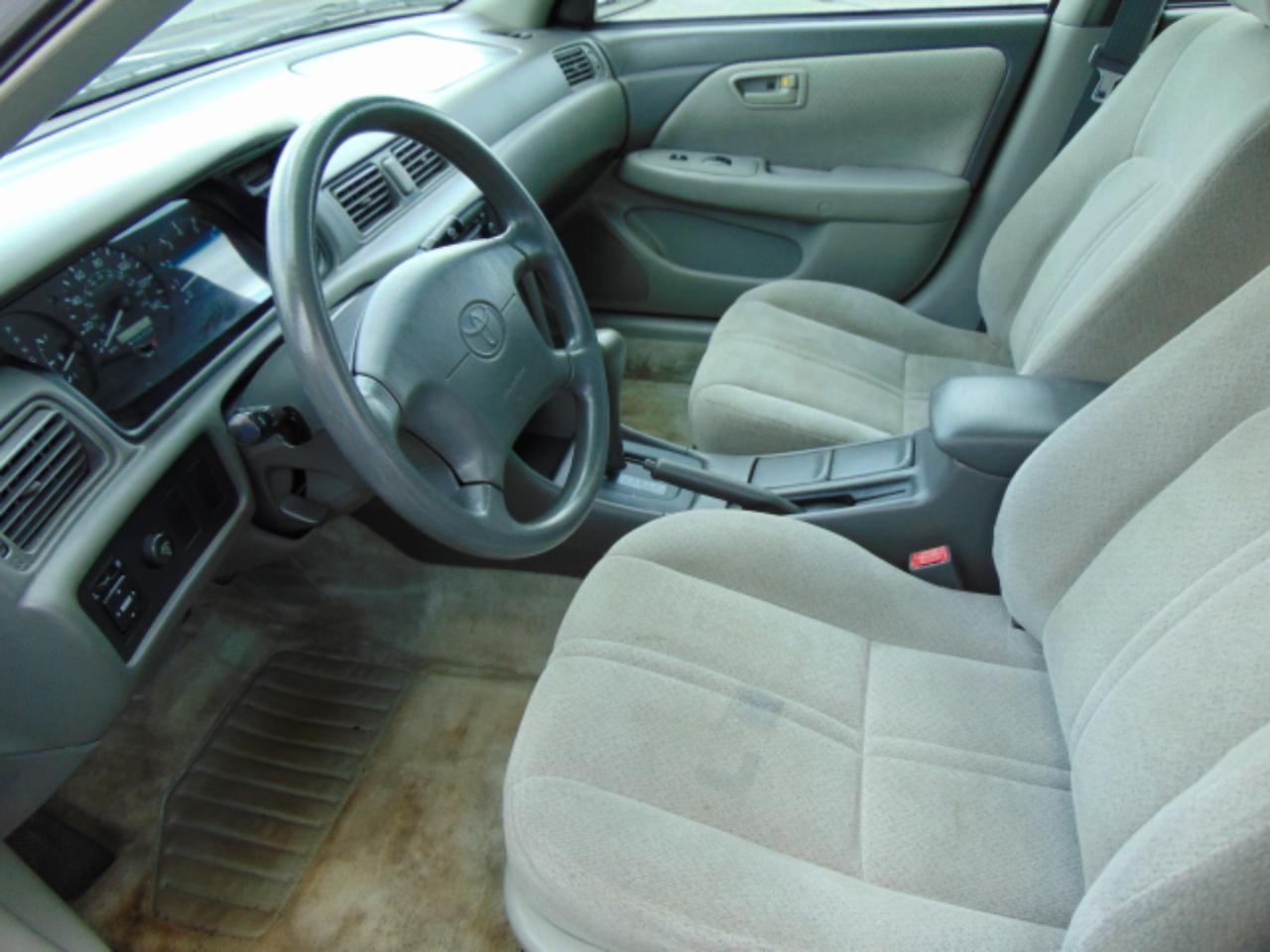 Toyota Camry LE 2001