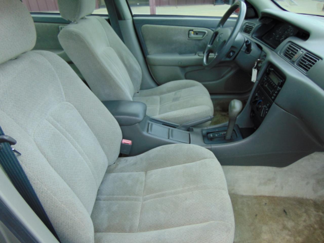 Toyota Camry LE 2001