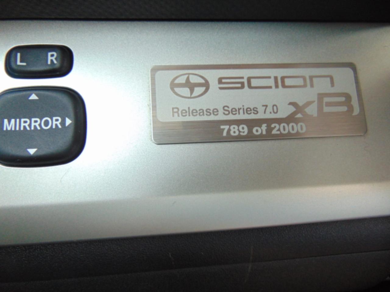 Scion xB 5-Door Wagon 4-Spd AT 2010