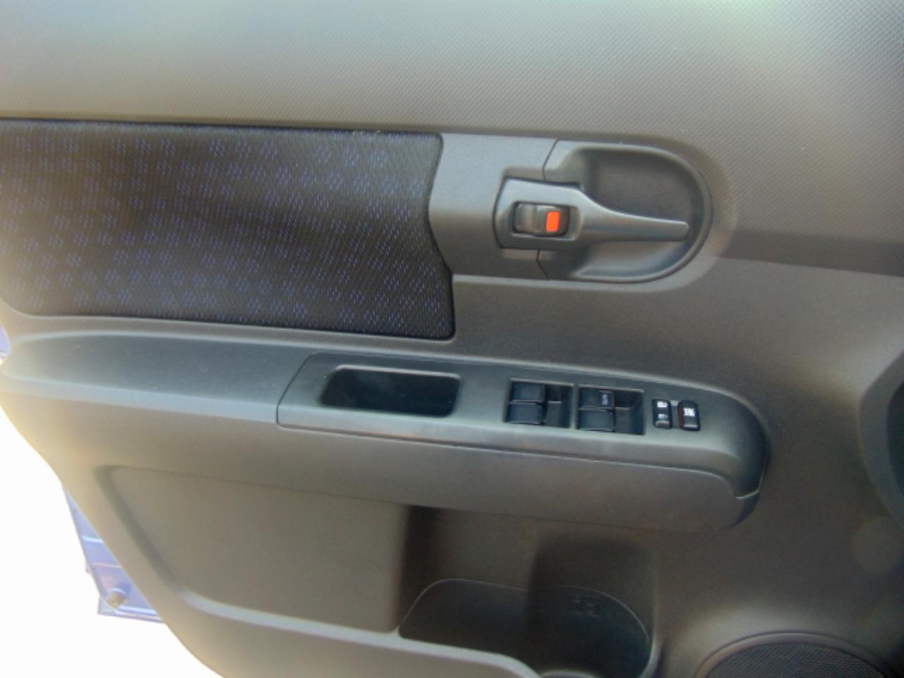 Scion xB 5-Door Wagon 4-Spd AT 2010