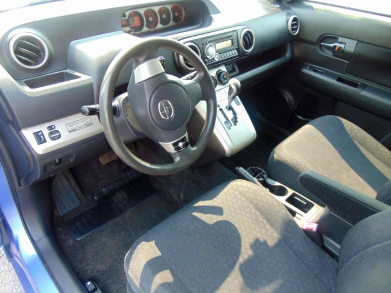 Scion xB 5-Door Wagon 4-Spd AT 2010