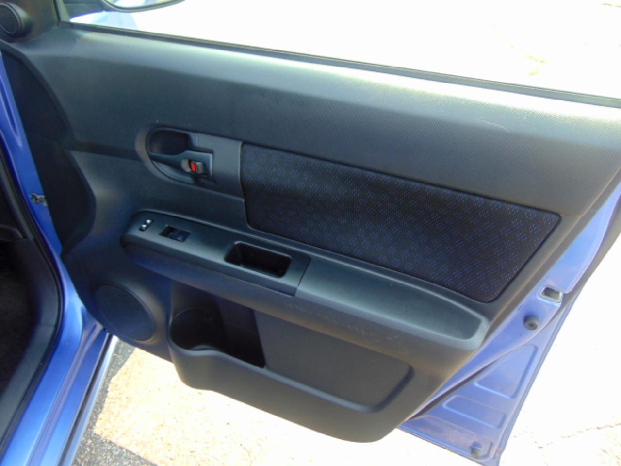 Scion xB 5-Door Wagon 4-Spd AT 2010