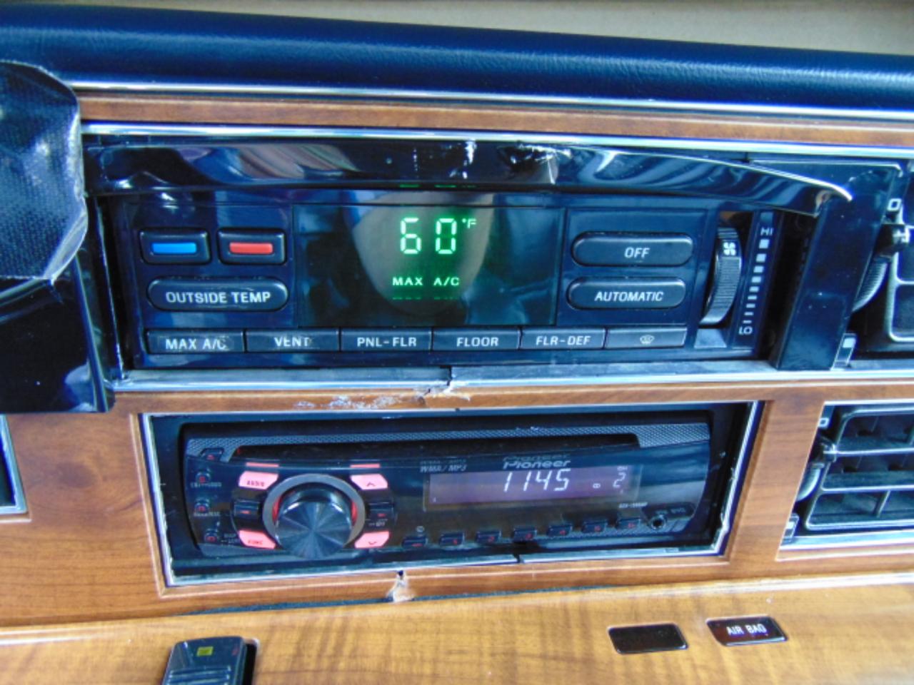 Lincoln Continental Base 1990