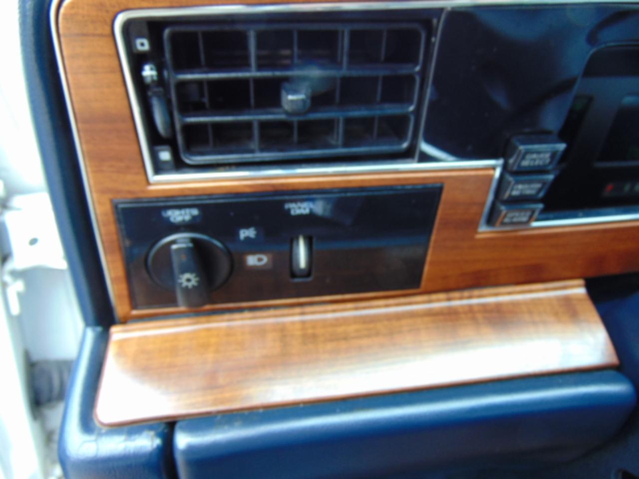 Lincoln Continental Base 1990