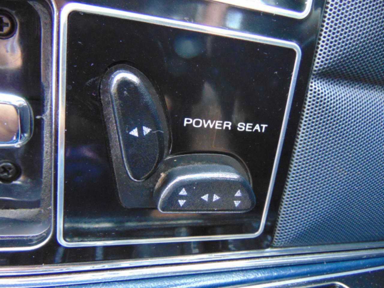 Lincoln Continental Base 1990