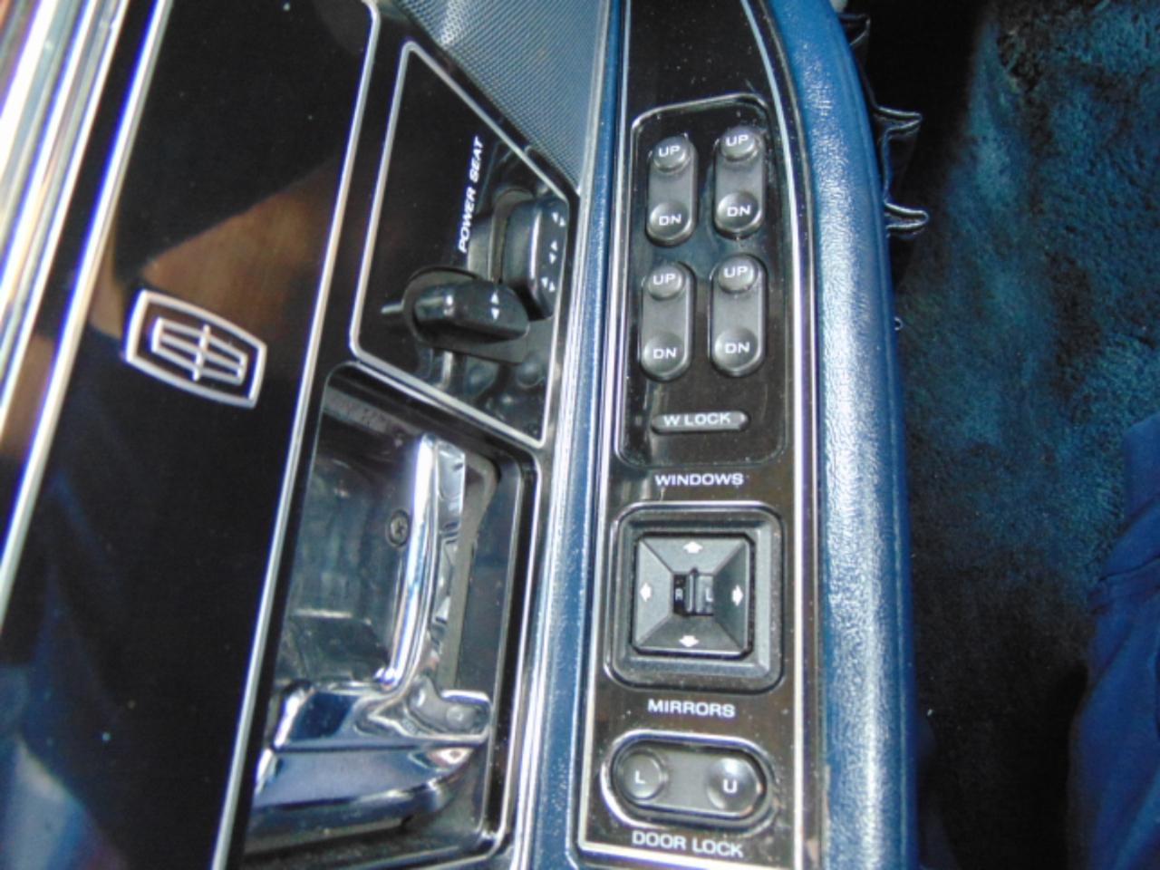 Lincoln Continental Base 1990