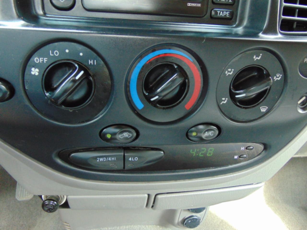 Toyota Tundra SR5 V8 4WD 2002