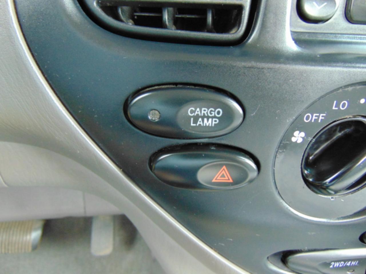 Toyota Tundra SR5 V8 4WD 2002