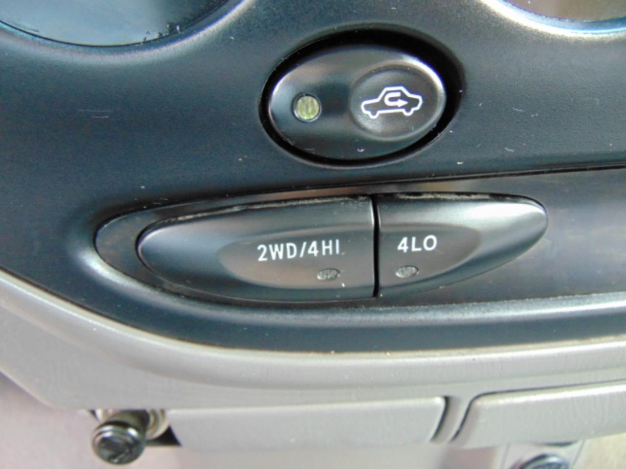 Toyota Tundra SR5 V8 4WD 2002