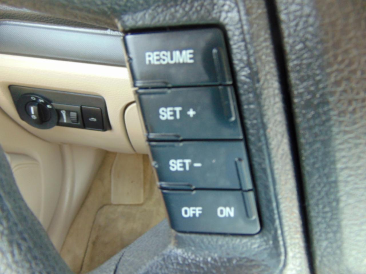 Ford Fusion I4 S 2009