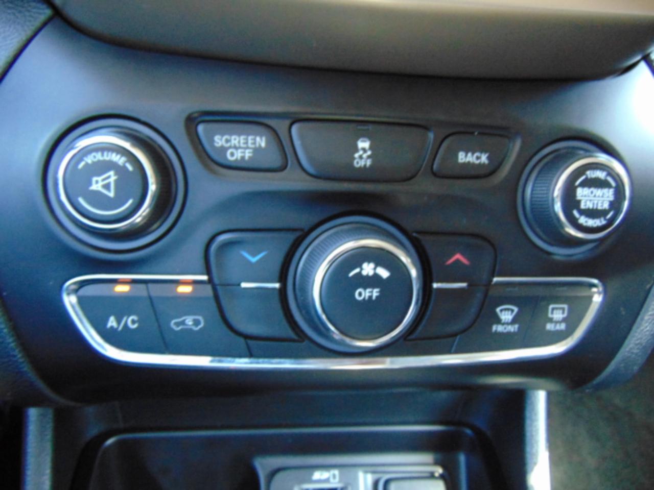 Jeep Cherokee Latitude FWD 2015